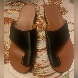 Comfy Foot Gear Bunion Correcting sandals, size 10.5 in black.